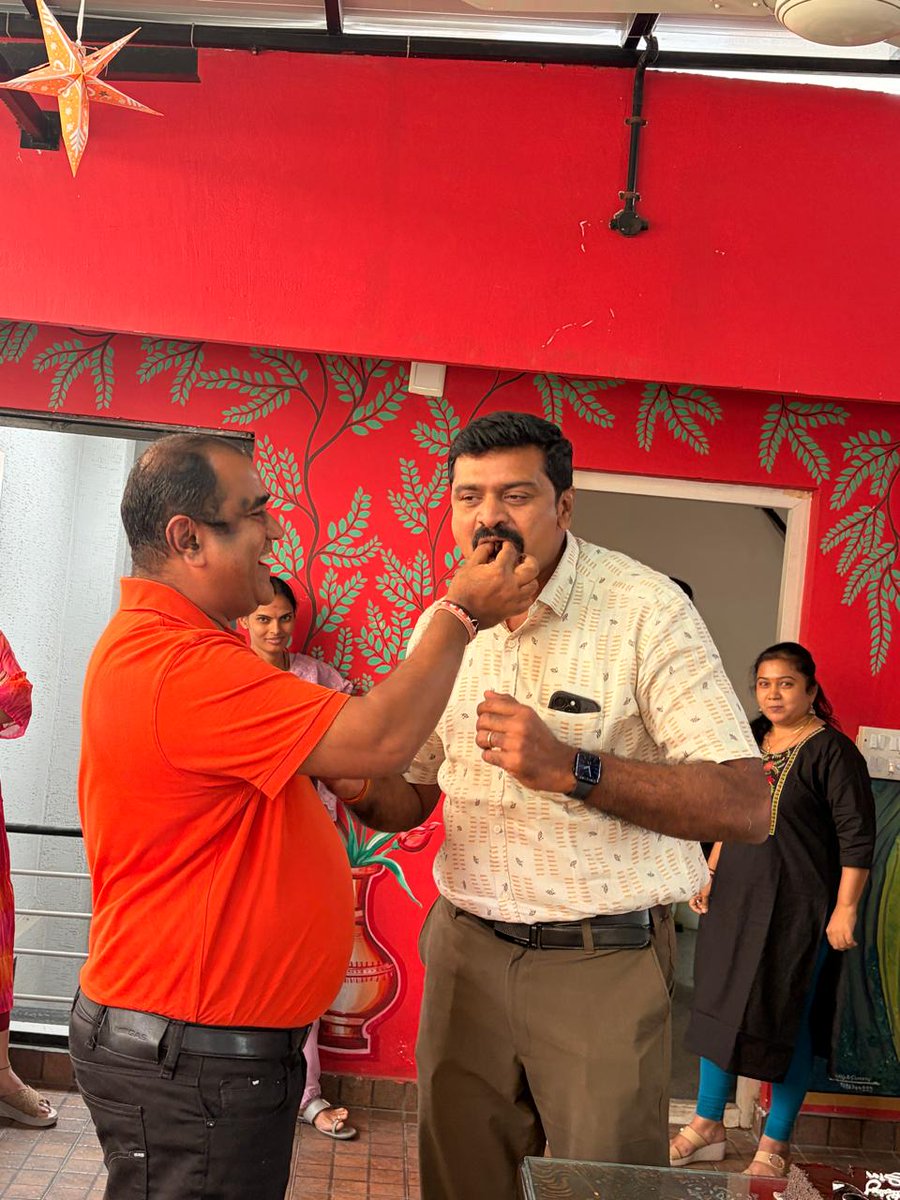 dcnetindia's tweet photo. π Cheers to another year of success, smiles, and new milestones! Happy Birthday, Mr. Ravi! πβ¨ Wishing you happiness, good health, and continued success.
π₯³#HappyBirthdayRaviSir #BirthdayCelebration #TeamDCNET #DCNETIndia #OfficeCelebration π https://t.co/qHgsVQli4w
