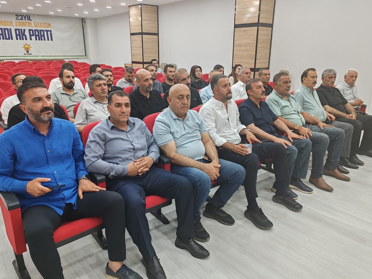 Ruken_Kilerci's tweet photo. 📍Ağrı

AK Parti Ağrı İl Başkanlığımızda, İl Başkanımız İlhami Yıldız başkanlığında gerçekleştirilen Haftalık Yönetim Kurulu Toplantısı'na katıldık.

Toplantımızda teşkilat çalışmalarımızı değerlendirdik, ilimizde yürütülen hizmetleri ve önümüzdeki döneme ilişkin planlamaları istişare ettik.

Birlik ve beraberlik içerisinde, hemşehrilerimize en iyi hizmeti sunmak için kararlılıkla çalışmaya devam edeceğiz.

@Dtilhamiyildiz @kurtcancelebi @akpartiagrii @H_ibrahimselcuk @zeynep_eldem