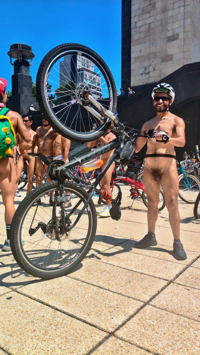 nadadorcachond0's tweet photo. La neta me achiqué, no sé cómo se me esconde tanta verga. Me apené. Soy team sangre 😅 #rodadanudista #nudismo #rodadaaldesnudo #wnbr https://t.co/vxKqTT4uRC
