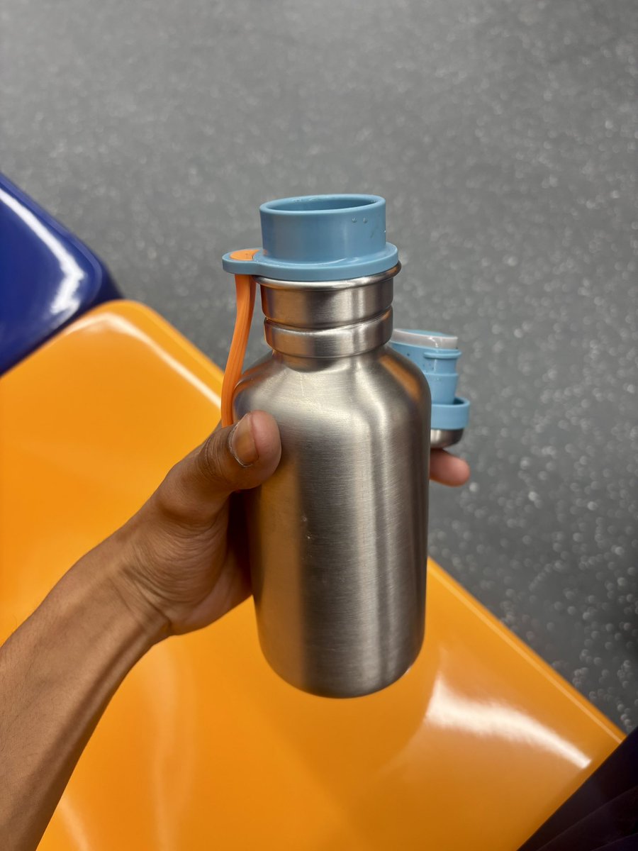 tsunamyseason's tweet photo. ainda sem acreditar que eu meio que tenho uma linha de metrô só pra mim na porta de casa https://t.co/khJJQJFcNH