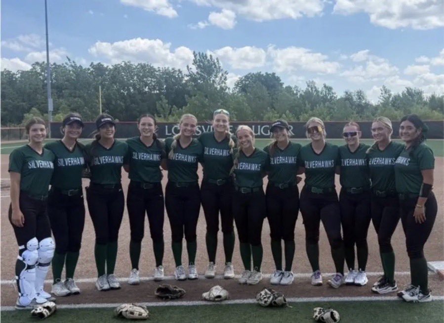 lyons_clara10's tweet photo. Our season ended on Saturday in Peoria. We had a lot of rain delays but so much fun! We placed top 12 out of 39 teams. I am so grateful to be part of a team like this one! Stats and updates coming soon! 💚 @SilverHawkSball @Coach_McNulty @CoachThijs @CoachHarbecke87 https://t.co/2sZvZXcBkc