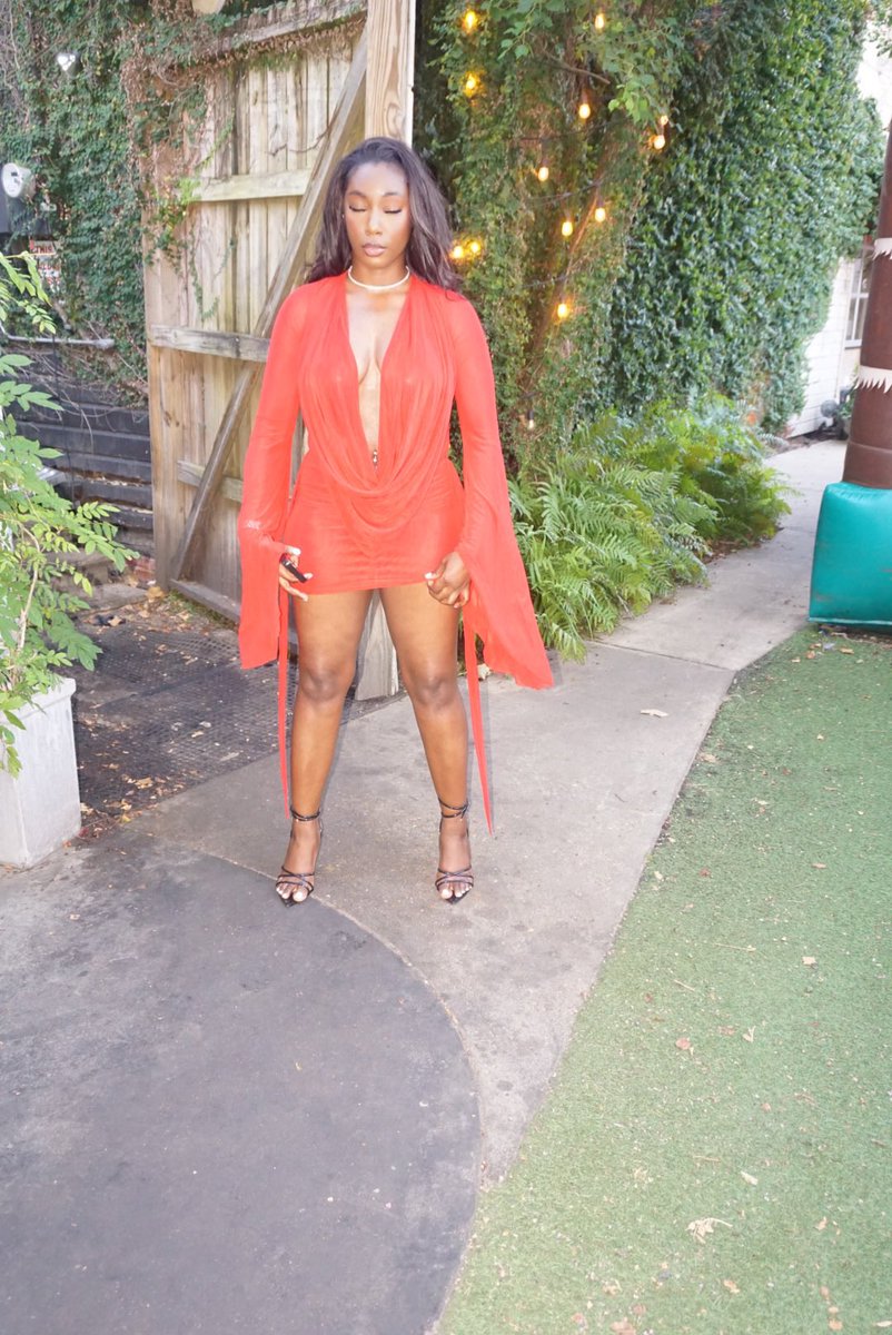 AleshaaKay's tweet photo. This dress was everything ♌️💕 https://t.co/4mRRzL5aRR