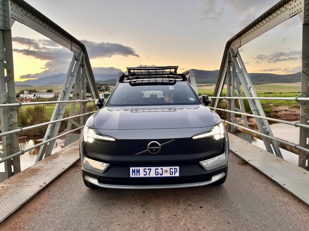 AutoTraderSA's tweet photo. Interest in hybrid and electric cars is surging. Driven by affordable new arrivals and big fuel savings, more local drivers are making the switch than ever before. Do you currently own a hybrid or an EV, or are you considering buying one? https://t.co/GCY9SA61PM https://t.co/hjbANFXTD9