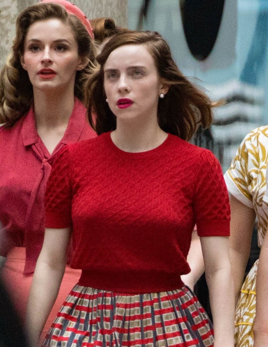 BillieEilishBR's tweet photo. 🚨 ATRIZ! Billie Eilish como Esther Greenwood durante as gravações da adaptação de“The Bell Jar”, romance de Sylvia Plath. https://t.co/u4HQY8s50W