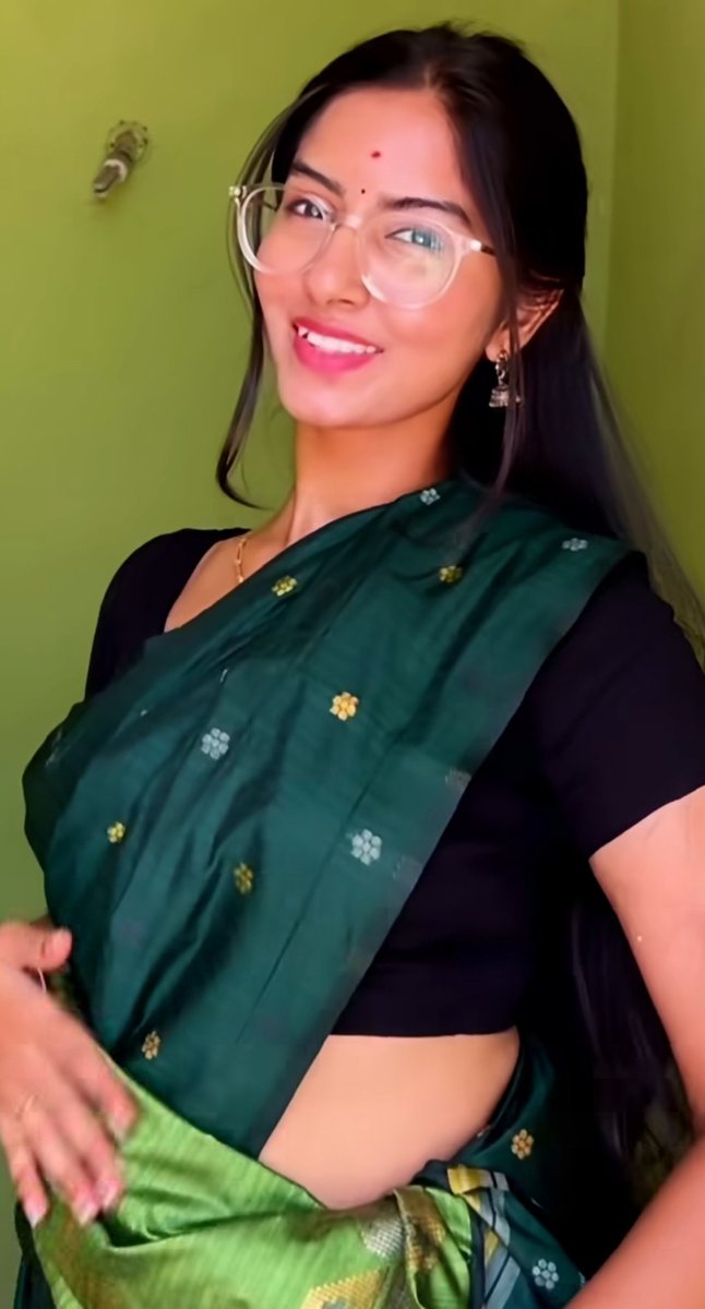 Priju25's tweet photo. Aah idupa pasayanu 🥵🤤🤤 https://t.co/nRLk9cjG86