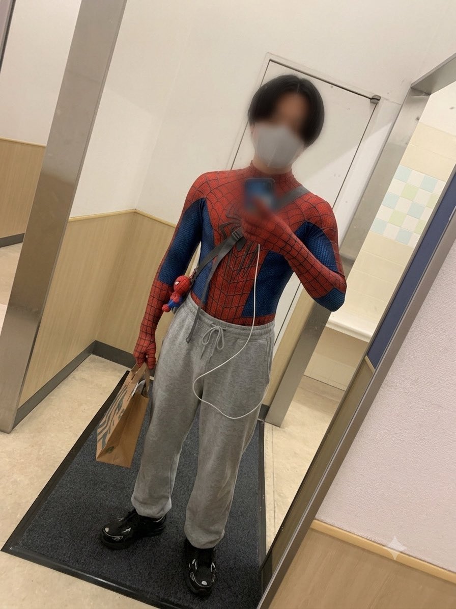 uMs697ask's tweet photo. 生きてます、スパイダーマン最新作映画みたー？ https://t.co/YDYl6XELFK