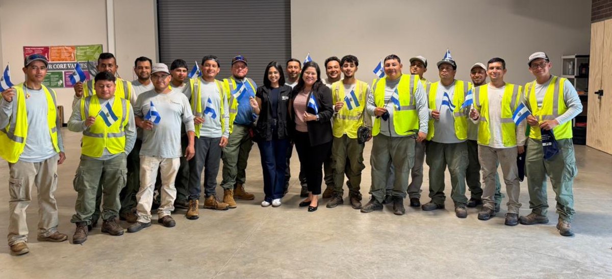 MonicaMarinCruz's tweet photo. Gracias al equipo del Programa de Movilidad Laboral de Cancillería por hacer posible este encuentro con nuestros trabajadores temporales en Georgia. 🇺🇸

Conocer sus historias y escuchar sus experiencias ha sido un orgullo. Ellos ponen en alto el nombre de El Salvador.🇸🇻👏 https://t.co/wGZepdrfi4