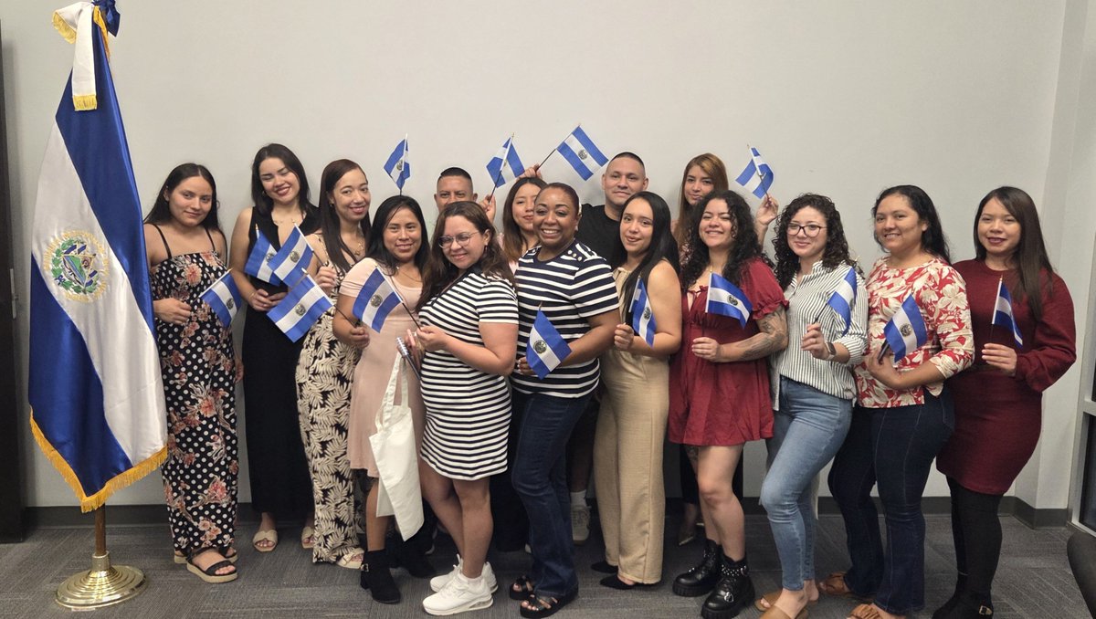 MonicaMarinCruz's tweet photo. Gracias al equipo del Programa de Movilidad Laboral de Cancillería por hacer posible este encuentro con nuestros trabajadores temporales en Georgia. 🇺🇸

Conocer sus historias y escuchar sus experiencias ha sido un orgullo. Ellos ponen en alto el nombre de El Salvador.🇸🇻👏 https://t.co/wGZepdrfi4