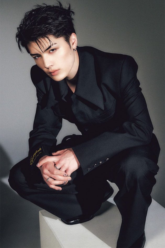 metznotmets's tweet photo. The face card is actually so insane.. how do you look this good at 20 years old https://t.co/JeDbAbUp9N