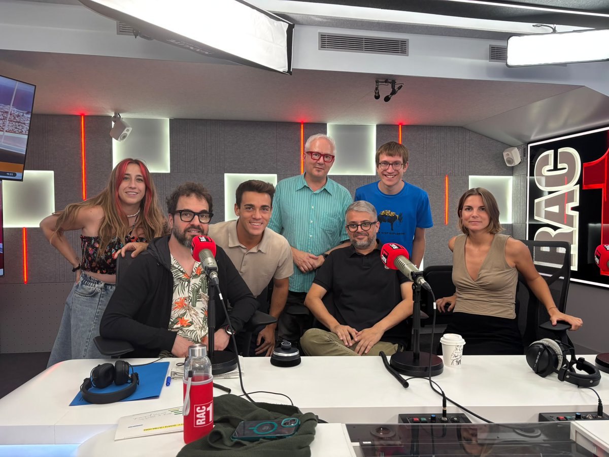 versiorac1's tweet photo. 🚨 ÚLTIM DIA DEL BARÇA A ANGLATERRA

🤔 L'estada d'Anglaterra...

⚽ És l'hora del "TEMPS AFEGIT" amb @PereMas i @puig_coma, avui amb la col·laboració de:

▶️ @davidbroc
▶️ @juliclaramunt

📻 https://t.co/ouL394FWIV https://t.co/Y81wuXcNgW