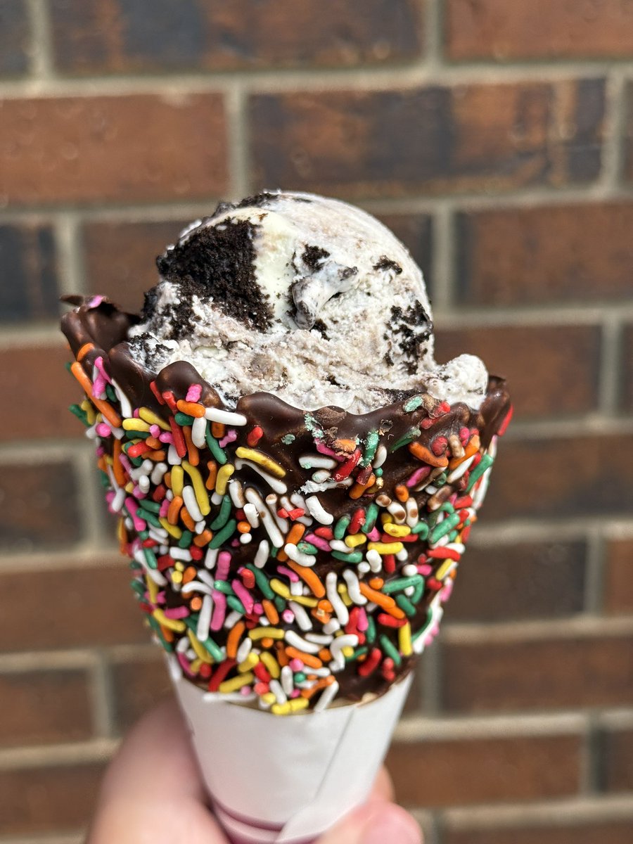 graeters's tweet photo. Hey @Reds we’ll throw in some ice cream to any trade packages today to help out negotiations if needed https://t.co/S1biQ3sfR3