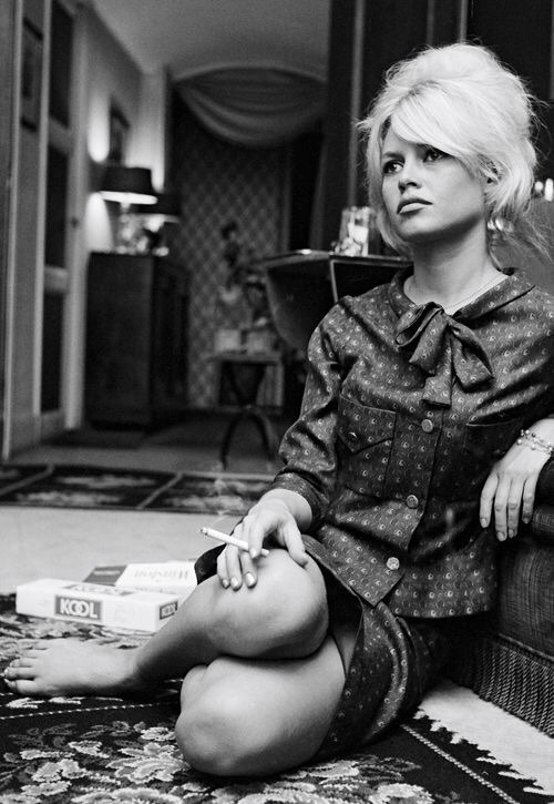 VLouca1971's tweet photo. Brigitte Bardot by André Sas https://t.co/keVQ75y0Uj