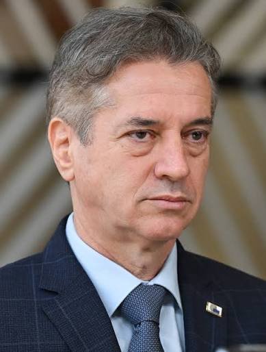 Teva60513013's tweet photo. Največji sovražnik demokracije v Evropi. https://t.co/jWgLmQw5fG