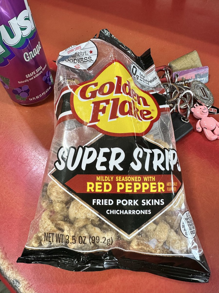 PrettyRick100's tweet photo. @UtzSnacks y’all need to start making sure that the fried pork skins don’t have hair on them https://t.co/TlhWvyBqc6