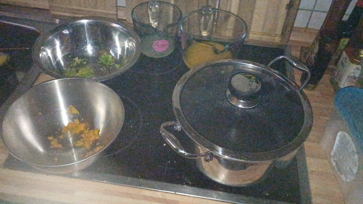 BastianDriller's tweet photo. #AlgerischeKüche 🍽🇩🇿🤌🏻😍🥰🤤😋
#Wassermelonen- #Salat 🥗🍉🇩🇿🤌🏻😍🥰🤤😋
@bvbandy1979 @SchroderDemila
🌟🖤💛🖤🌟 19:09 Uhr 🌟🖤💛🖤🌟
👇Es ging an den #Herd aber zuerst
👇🏻gab es eine kleine Aufklärung
👇🏻über #natürlichen #Sirup 🌱🍯 und
👇🏻 #industriellen #Sirup 🏭🍯 https://t.co/cpkhgLqrtj