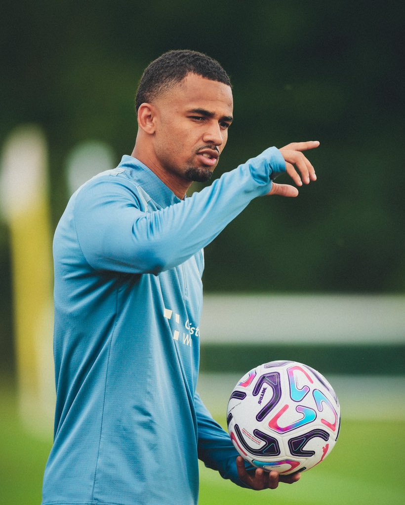 ToffeeWeb's tweet photo. Look who's back in blue! 👀🔵

With Stuttgart up next on August 8th, will we see our number 10 get some minutes under his belt? ⏳ https://t.co/NQaAM1COz7