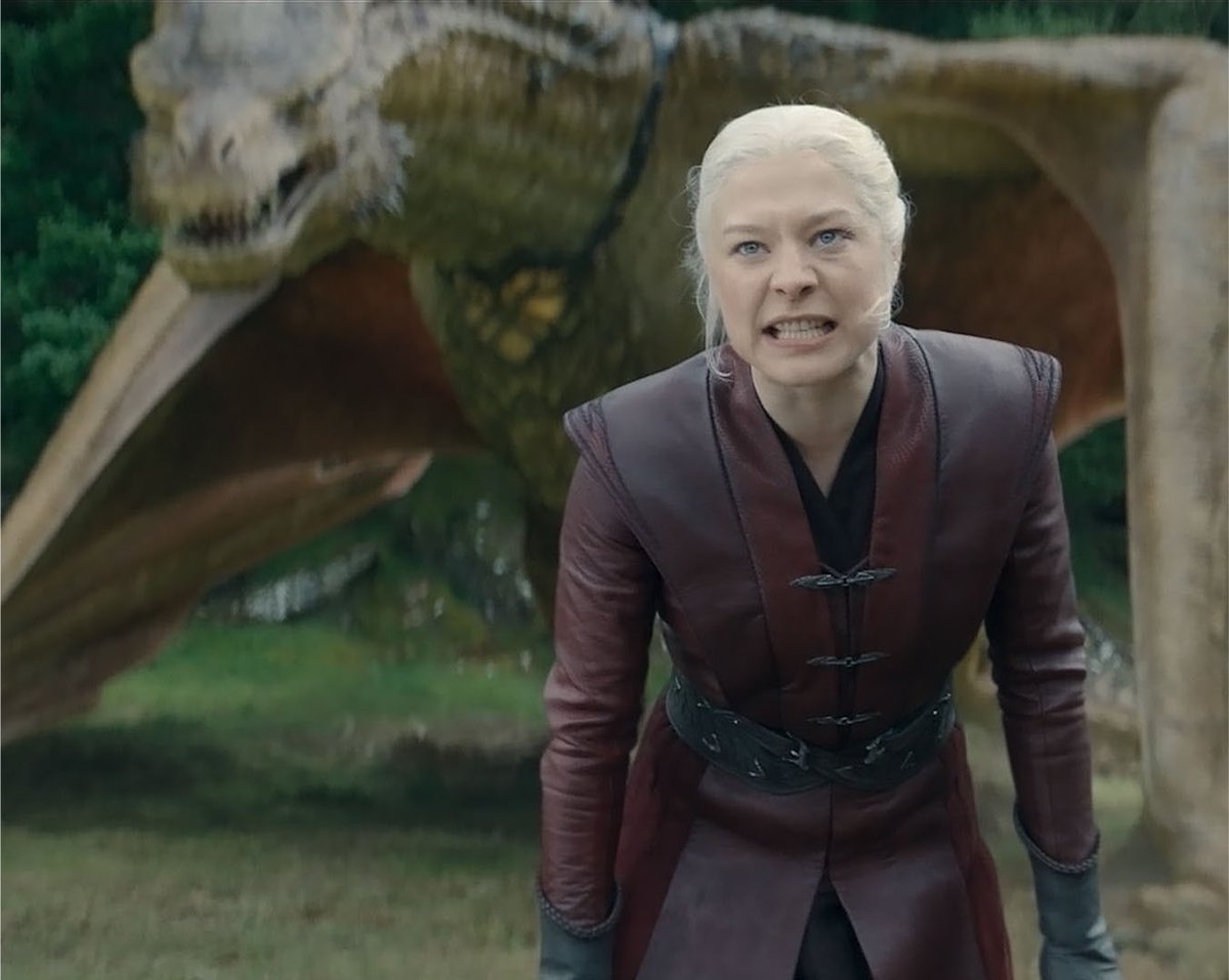 Rhaenyra's tweet photo. Rhaenyra and Syrax both having the same facial expressions 🤣 https://t.co/ubBxze2n77