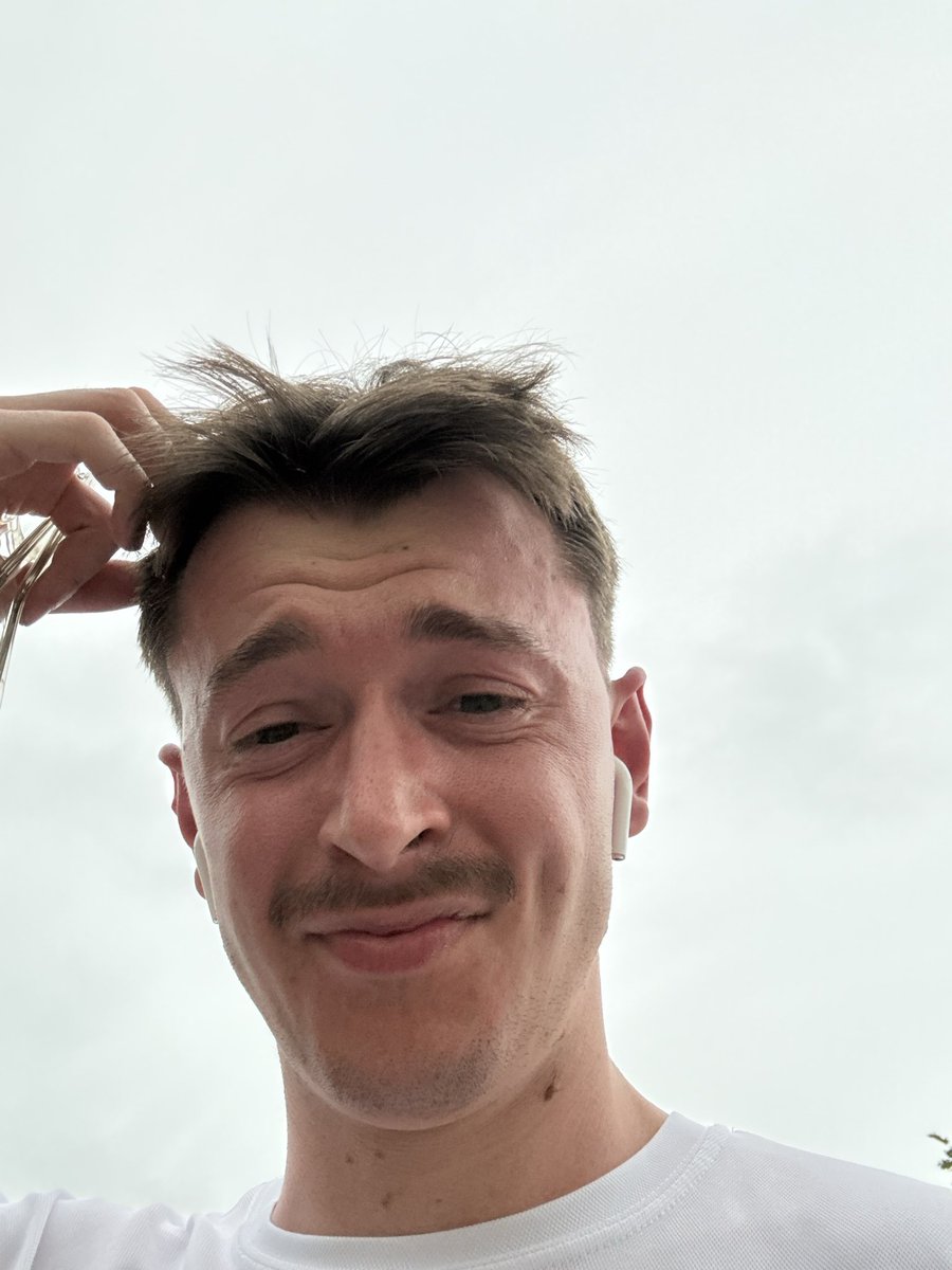 nowhereoffline's tweet photo. 3,5km 🤣🤣
La prochaine fois j’irais courir 1km aussi 🤣 https://t.co/fZtEPmKWfh