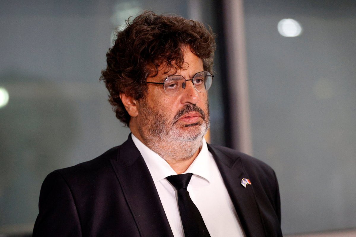 FocusMedia_Fr's tweet photo. 🇫🇷👮‍♀️ FLASH INFO | Meyer Habib, ancien député LR, est renvoyé devant le tribunal correctionnel de Paris pour injure publique aggravée et provocation à la haine.

Cette décision fait suite à une plainte de la Ligue des droits de l’homme (LDH), après qu’il a qualifié la population palestinienne de « cancer » lors d’une intervention sur Radio J, le 20 octobre 2023.

La LDH s’est félicitée de ce renvoi devant la justice.