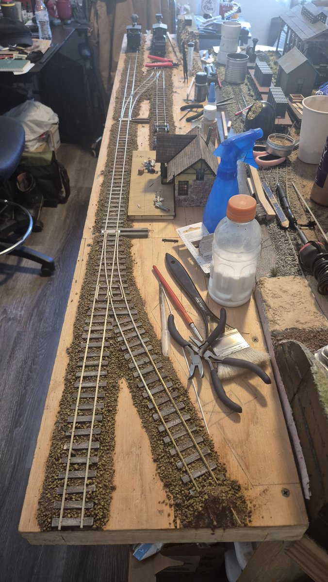 crazy_caboose's tweet photo. Oh I also forgot to mention that I finished the track work and the ballast on my On3 Diorama. Now I just need to do the scenery and a few structures and it'll be complete. https://t.co/ybrQ3A7sHB