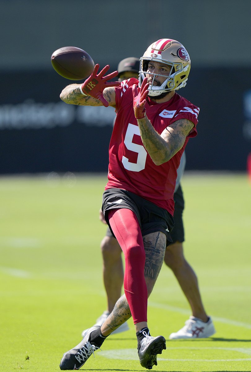 YahooFantasy's tweet photo. Mike Evans has a quad strain and is not practicing today. https://t.co/7akHDsPbBx