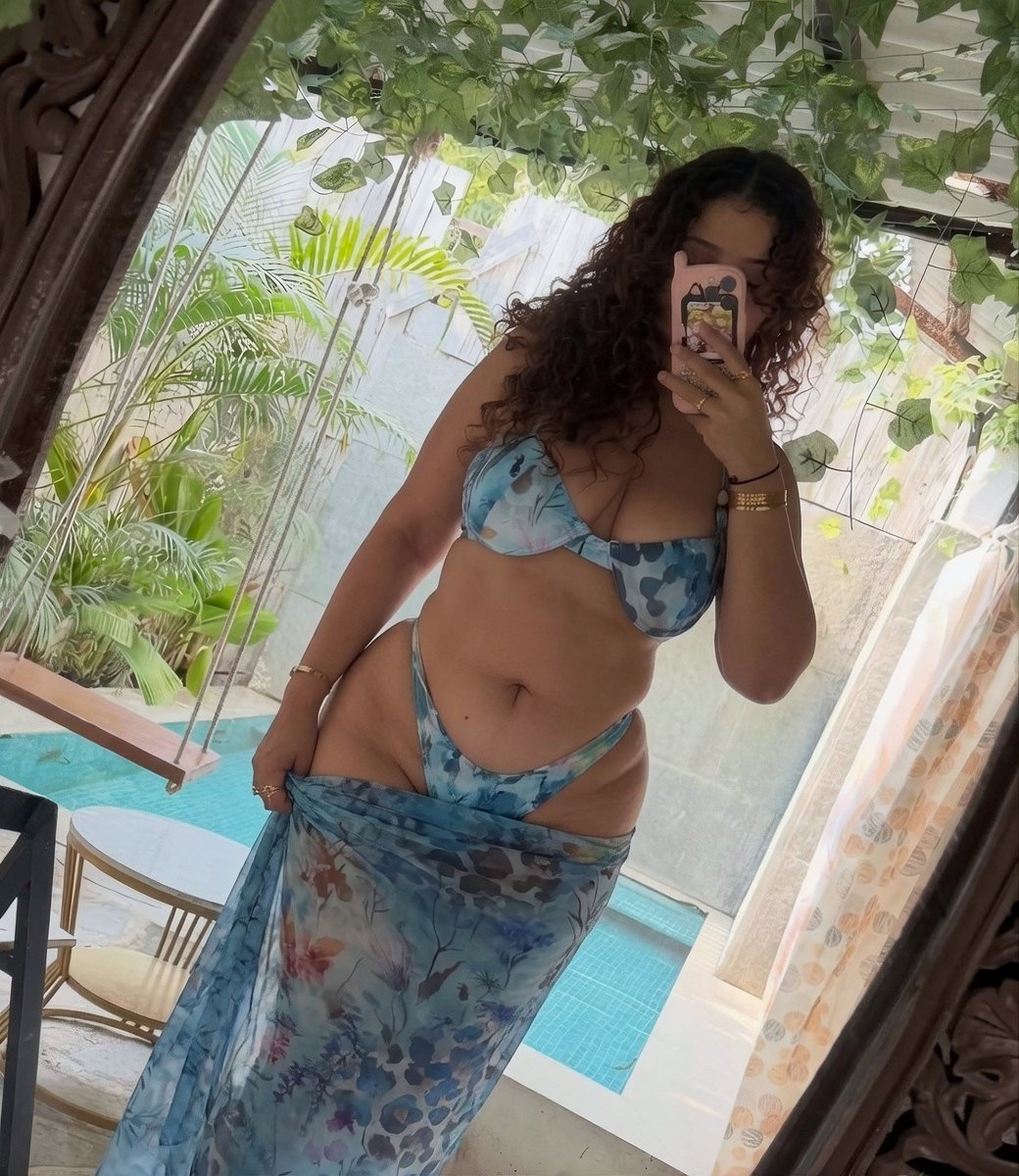 VTyagi78602's tweet photo. New avatar of the OG Tesla Queen😍😛😛 | Take a closer look of a mole beside her Tesla 👀🥵💦💦
#poonambajwa #poonam https://t.co/26Gmnmuvmx