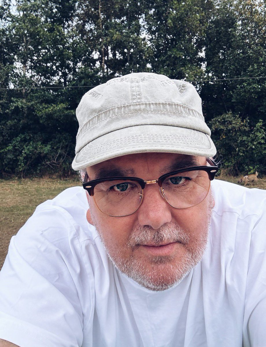riprap1's tweet photo. I’ve got my new distance specs. I can see clearly again!! #RayBan #Clubmaster https://t.co/qqdKsftuUm