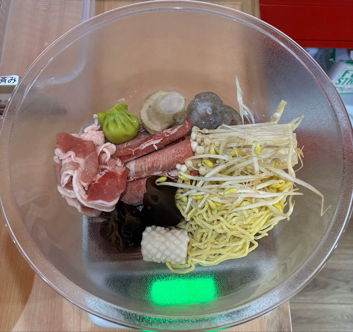 1111_0702's tweet photo. 最近職場で麻辣担ブーム到来🌶️！

相変わらず野菜はもやしえのきだけという…( ͡° ͜ʖ ͡°) https://t.co/1OVG07L1vg
