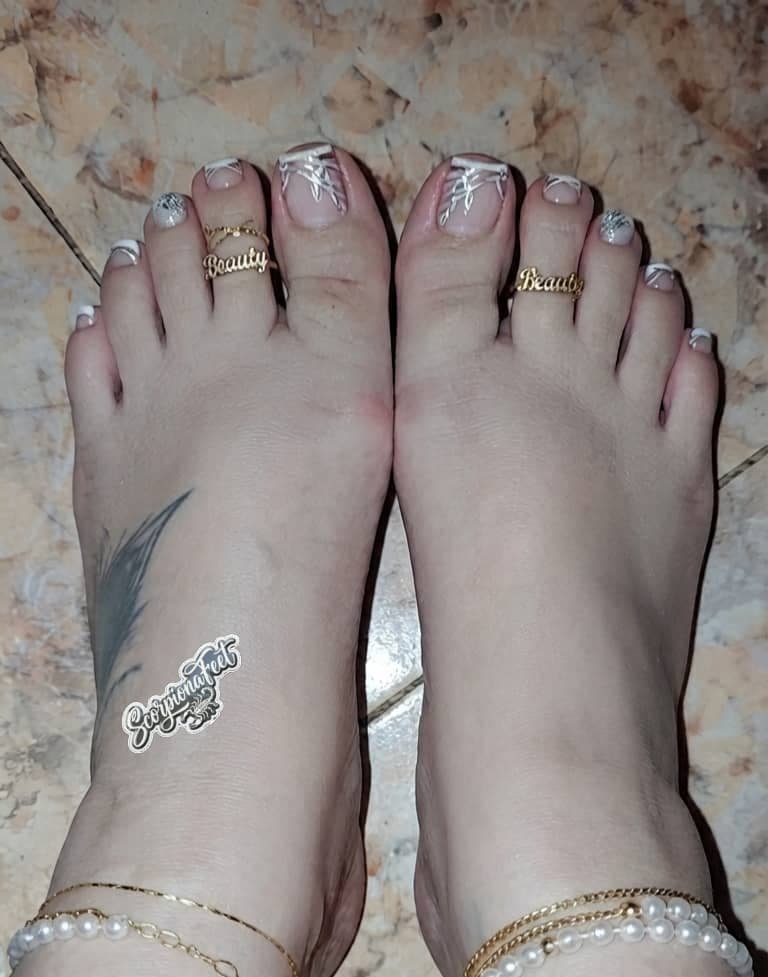 Scorpionafeet's tweet photo. Felíz comienzo de semana 
1o 2?
#Feet
#feetworshi̇p 
#DelicateNails https://t.co/7VkOMVm97D