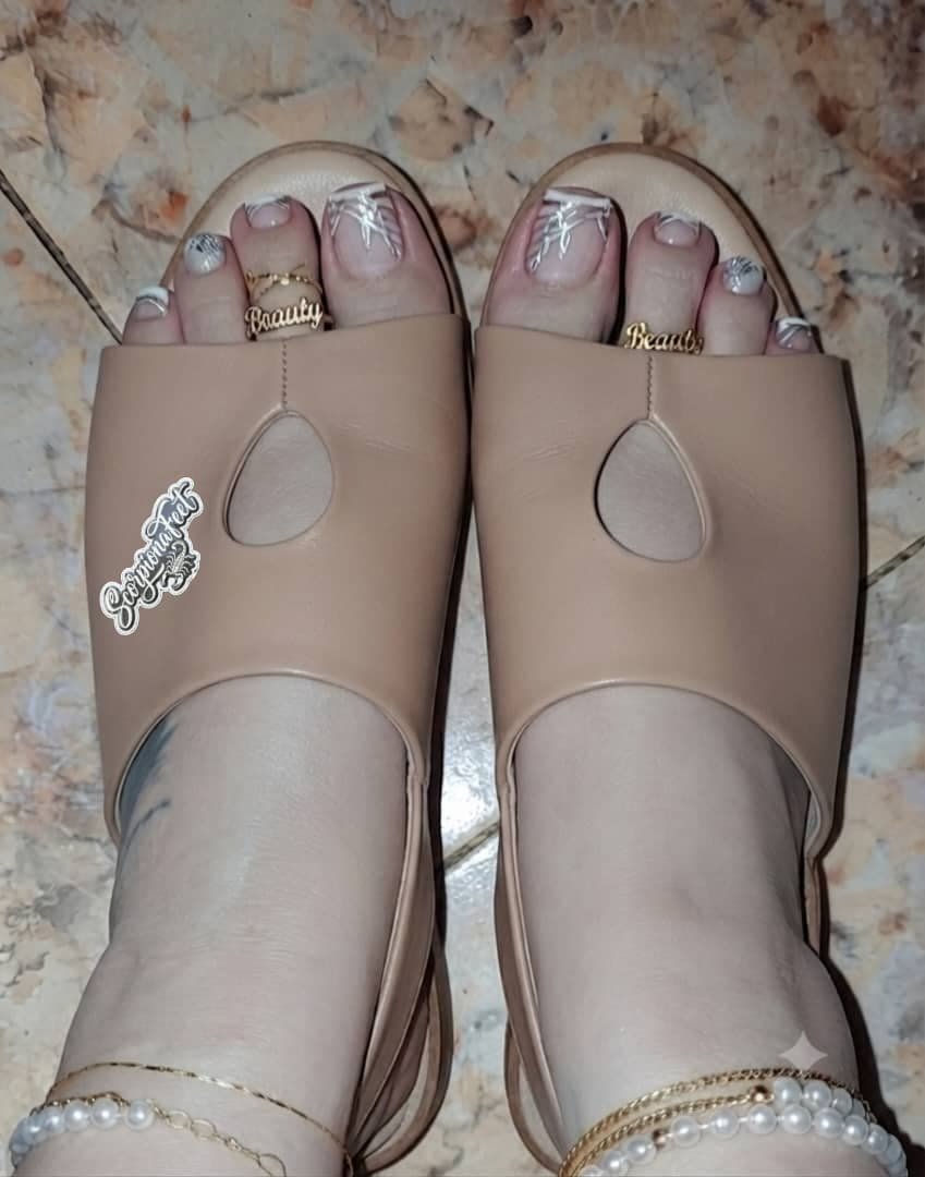 Scorpionafeet's tweet photo. Felíz comienzo de semana 
1o 2?
#Feet
#feetworshi̇p 
#DelicateNails https://t.co/7VkOMVm97D
