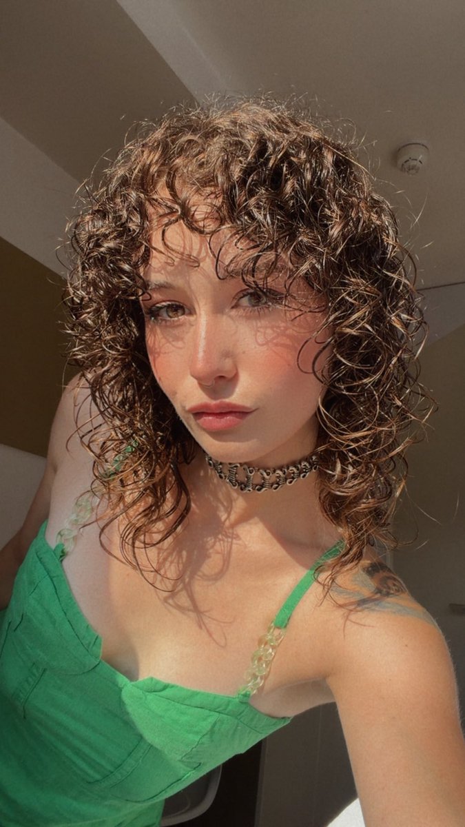 SublimeLila's tweet photo. Ta Reine Sublime Lila est prête pour te faire raquer tout ton fric 💰 💜 
vidéo / cam / domination / pieds / humiliation / moneymiss / goddess https://t.co/ZEdjlDMsf7