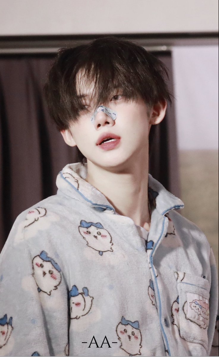 duswxs_'s tweet photo. 개커염 하치와레 잠옷을 뚠뚠하게 챙겨입고
저런 몽환아련날티 얼굴을 뽐내고 있으니
아이좋아라//♡ https://t.co/sKI24N2qeo