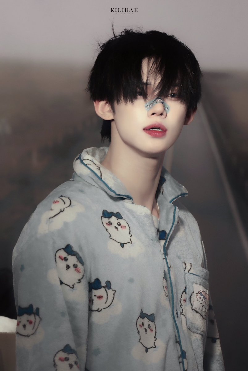 duswxs_'s tweet photo. 개커염 하치와레 잠옷을 뚠뚠하게 챙겨입고
저런 몽환아련날티 얼굴을 뽐내고 있으니
아이좋아라//♡ https://t.co/sKI24N2qeo