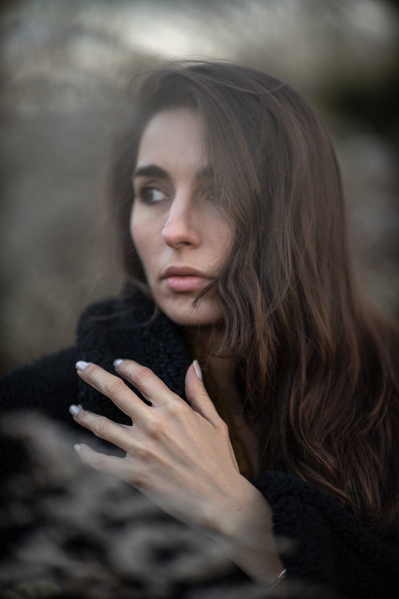 adamdpl's tweet photo. Kilka  kadrów z @roza_moritz w jesiennym klimacie.
Sony A7IV, Samyang 85mm f/1.4, ISO 100, 1/160s.

#portret #sonyalpha #samyang85mm #jesien #fotografia https://t.co/DDlQCNlrsH