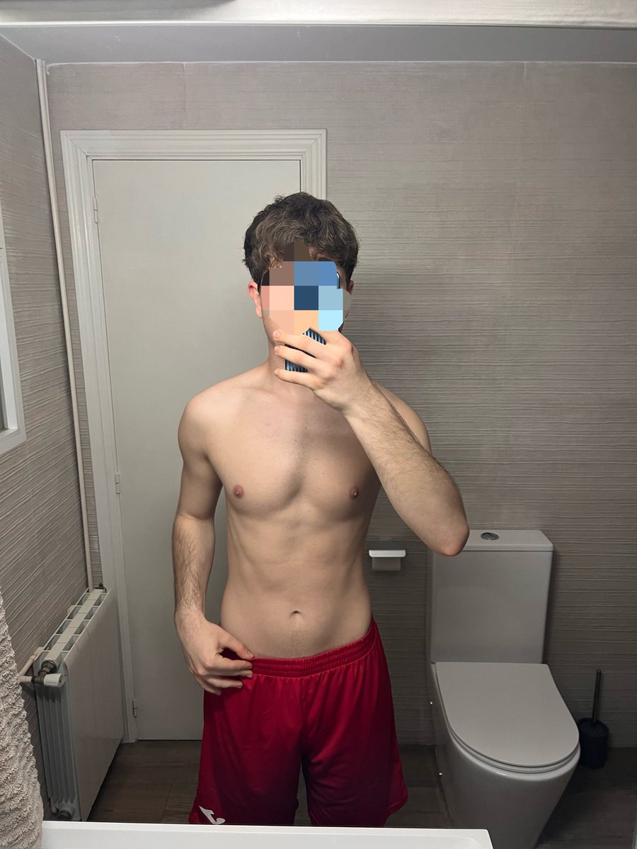 twinkmark__'s tweet photo. Road to the gym https://t.co/PcCVz5pRr7
