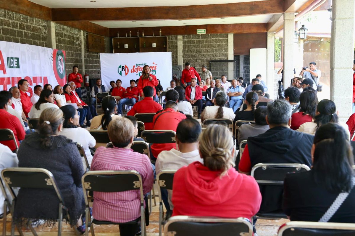PRIdePUEBLA's tweet photo. Con unidad, convicción y trabajo, seguimos fortaleciendo al PRI desde cada municipio. En Huejotzingo tomamos protesta a un comité comprometido con servir y defender las causas de la ciudadanía. 🤝 
#PRIPuebla #PRICerca https://t.co/jLAZW9SUvL