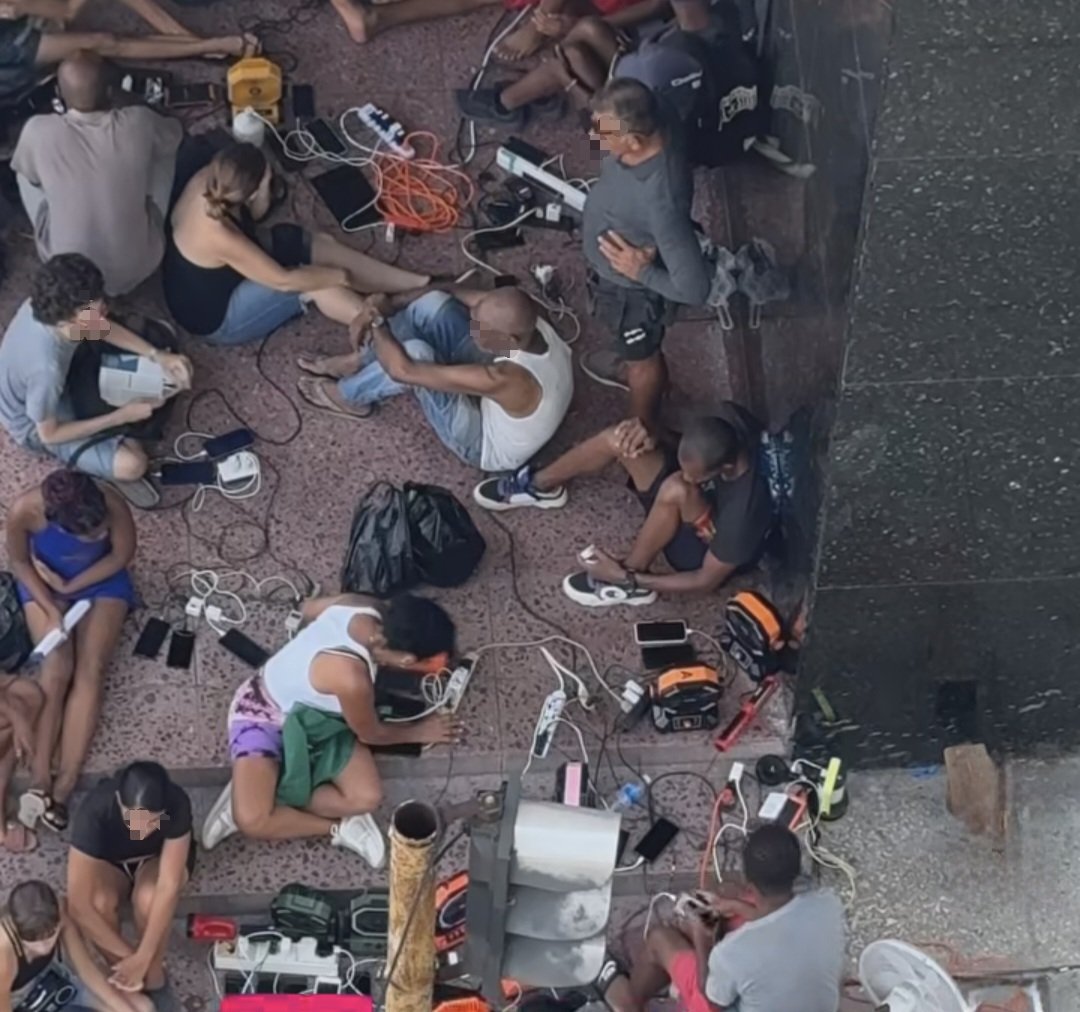 edperonosheeran's tweet photo. Sin palabras,el comunismo nos ha golpeado tanto que muchos ya ni en la libertad piensan. #AbajoLaDictadura #CUBA https://t.co/bZmY4VdM4U