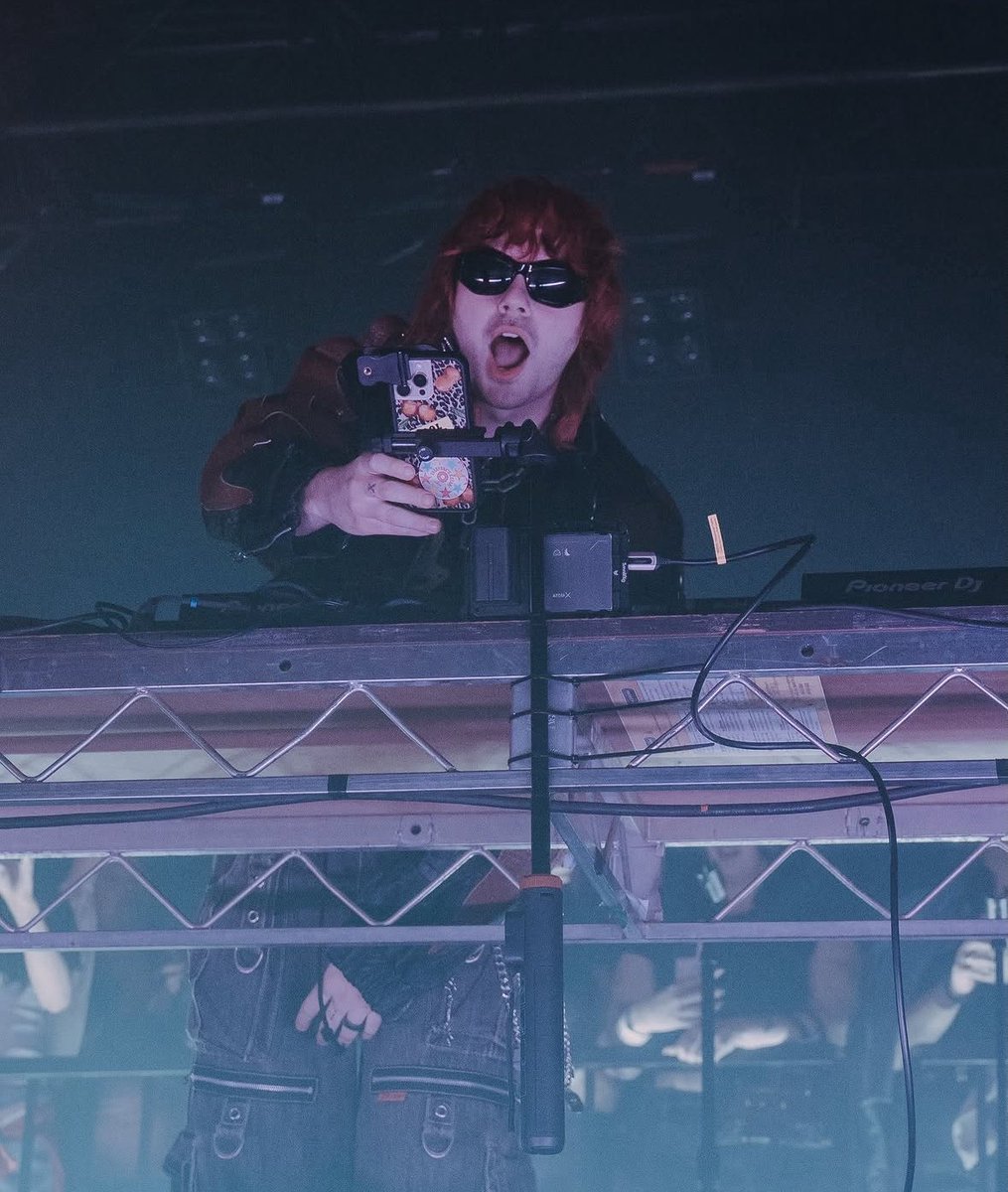 digitalcliffo's tweet photo. dj cliffo in his element https://t.co/IYwJnB4jaH