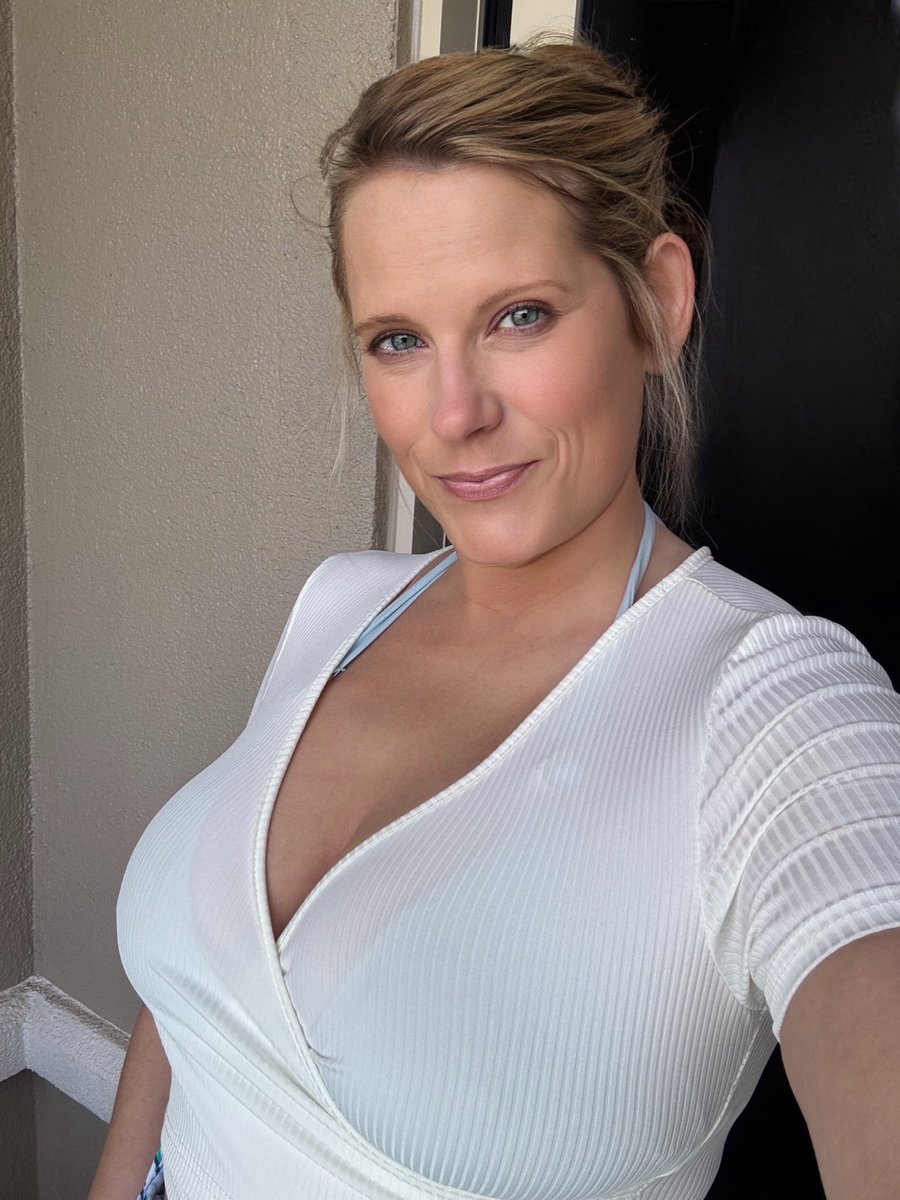 annaisapeach's tweet photo. Happy Monday 🌞 https://t.co/HzN1Rb48CE