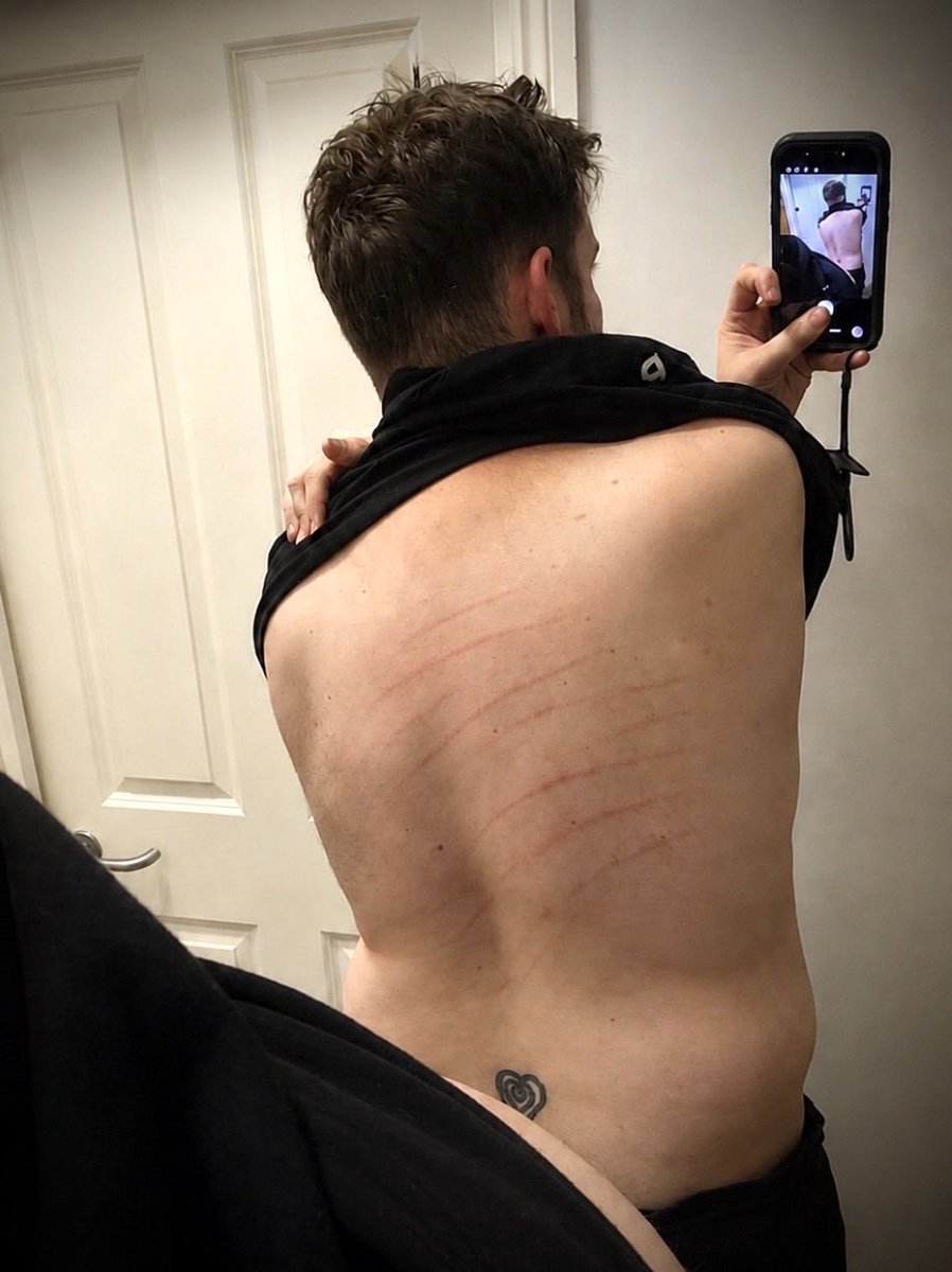 BoundSub_ldn's tweet photo. Good boys earn their stripes. 🖤

#Leather #BDSM #GoodBoy https://t.co/Sok6aEDGnH