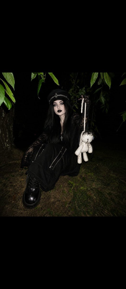 Quellasulserver's tweet photo. A.D.I.D.A.S

#goth
#gothgirl
#altgirl
#fyp
#explorepage https://t.co/srjeGqpEsV