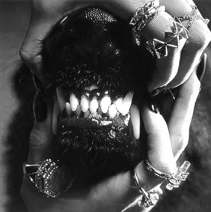 corpseruins's tweet photo. I’m scared if I change I’ll be recognizable for who I truly am. https://t.co/uyBlXERJtN