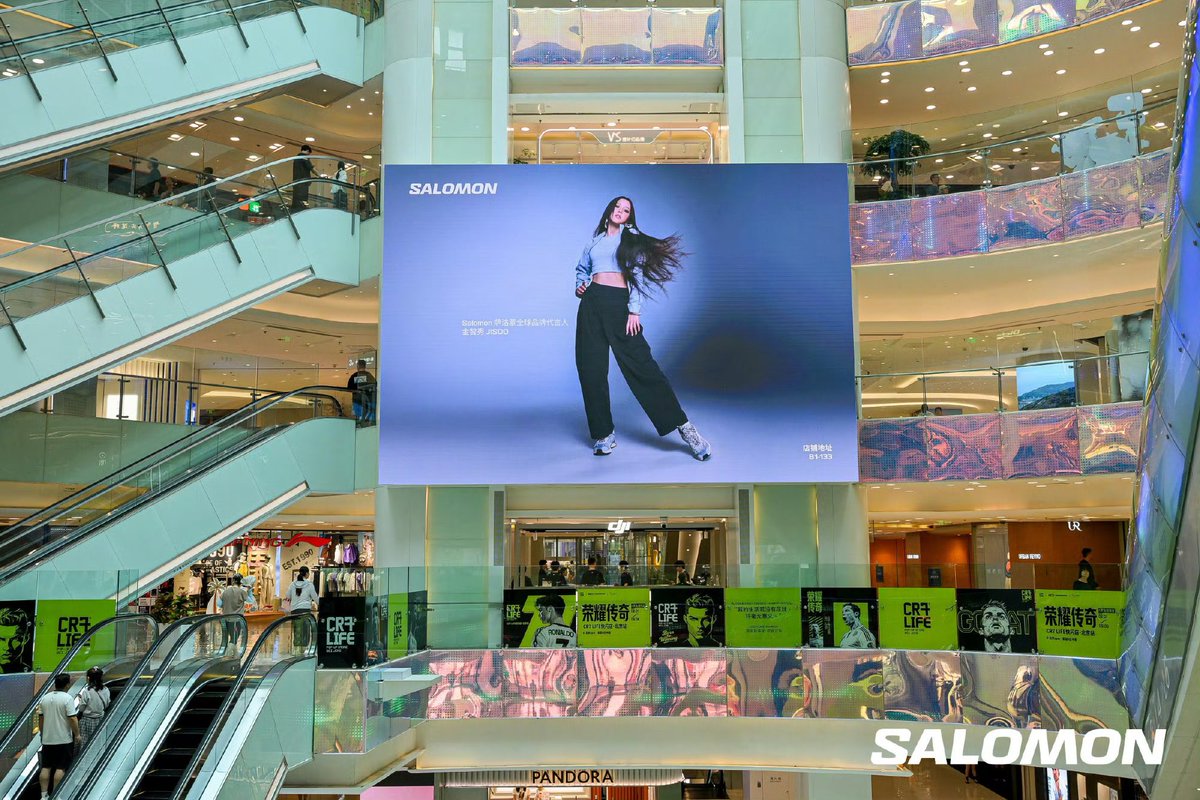 hiroppi_sp's tweet photo. Salomon invest a lot in marketing when it comes to Jisoo https://t.co/YuHz2V6FUR