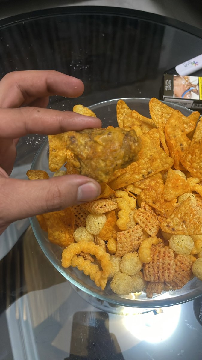 Srcnesen's tweet photo. Bu nedir @Doritos paketimizden resmen bir canavar köftesi çıktı https://t.co/3101LbstMJ