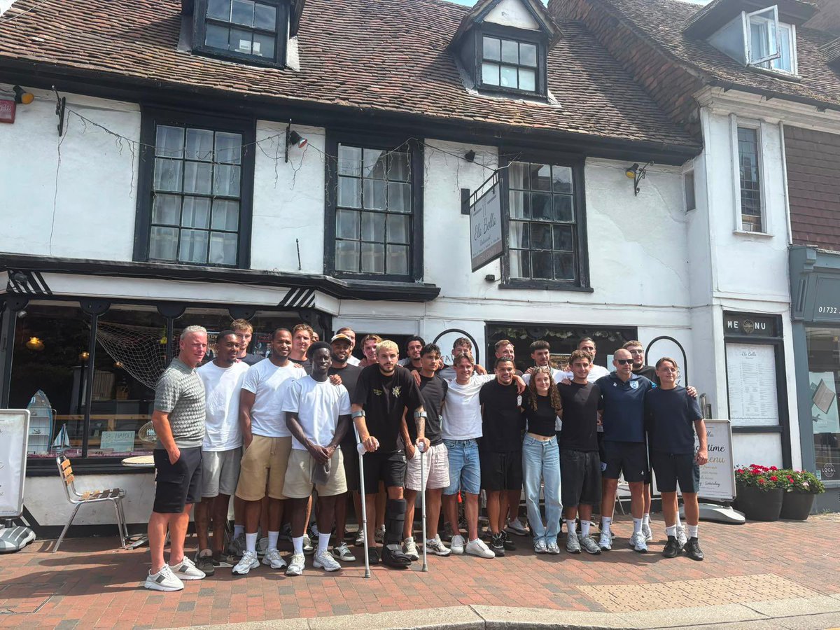 tonbridgeangels's tweet photo. The club would like to thank Tarik and all the wonderful staff at Ela Bella Italian restaurant on Tonbridge High Street for hosting an excellent lunch for the men’s first team and support staff.

https://t.co/gJFdrcaWWS https://t.co/a1wYLq6Uzo