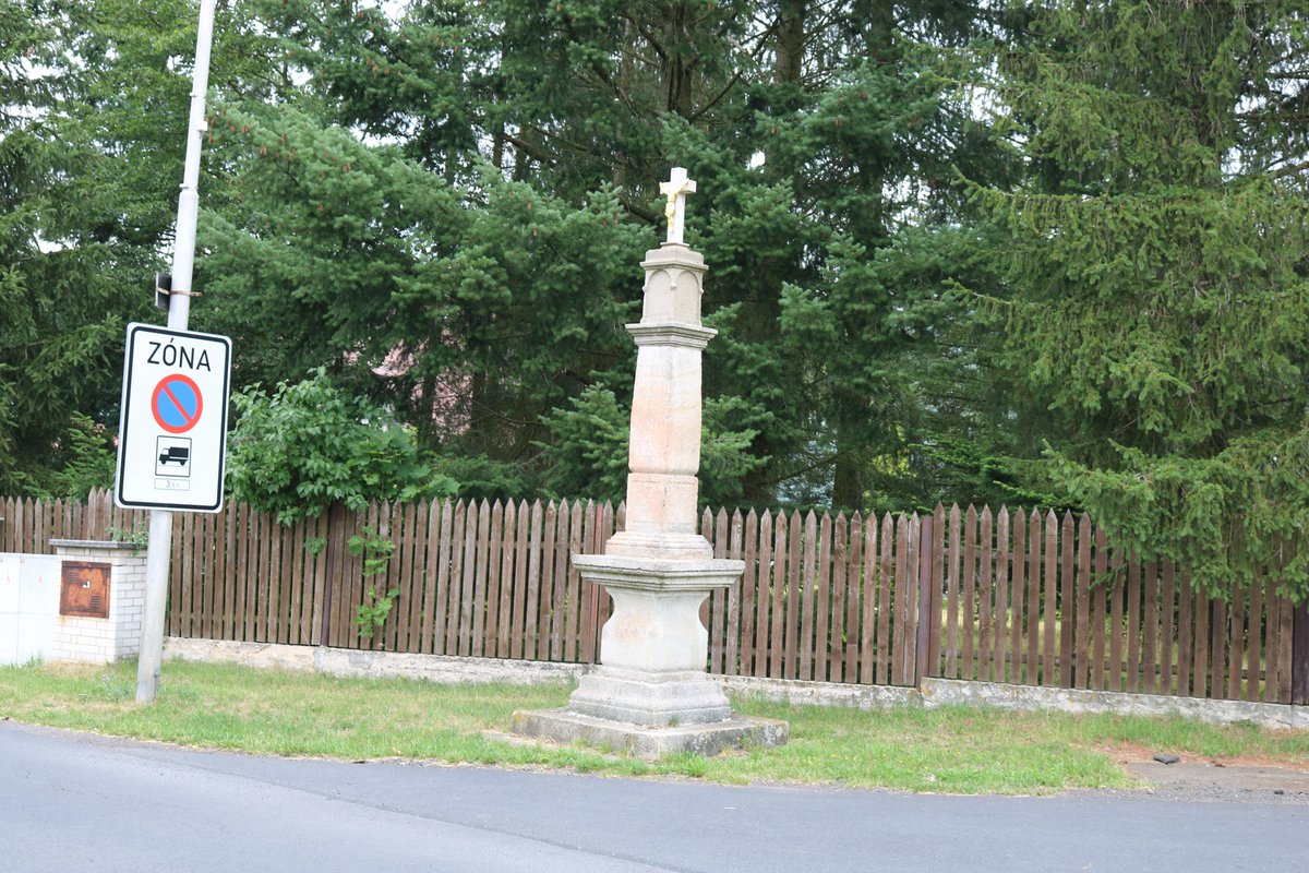 gimler12's tweet photo. ⛪ Boží muka v Teplé byla vytvořena roku 1685 v raně barokním slohu. Po letech chátrání byla na přelomu 20. a 21. století obnovena a dodnes patří mezi zajímavé historické památky města.

📖 https://t.co/jMB8ofDTxW

#Teplá #Historie #Baroko #Prehis https://t.co/7CrD3jDbSL