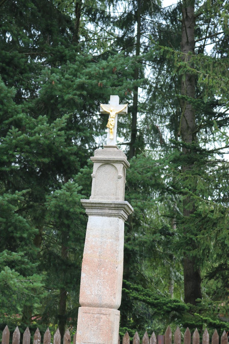 gimler12's tweet photo. ⛪ Boží muka v Teplé byla vytvořena roku 1685 v raně barokním slohu. Po letech chátrání byla na přelomu 20. a 21. století obnovena a dodnes patří mezi zajímavé historické památky města.

📖 https://t.co/jMB8ofDTxW

#Teplá #Historie #Baroko #Prehis https://t.co/7CrD3jDbSL