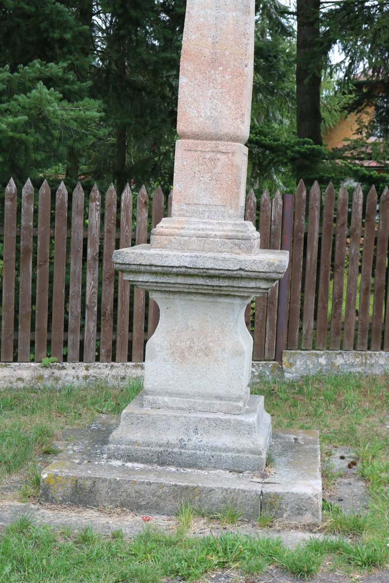 gimler12's tweet photo. ⛪ Boží muka v Teplé byla vytvořena roku 1685 v raně barokním slohu. Po letech chátrání byla na přelomu 20. a 21. století obnovena a dodnes patří mezi zajímavé historické památky města.

📖 https://t.co/jMB8ofDTxW

#Teplá #Historie #Baroko #Prehis https://t.co/7CrD3jDbSL