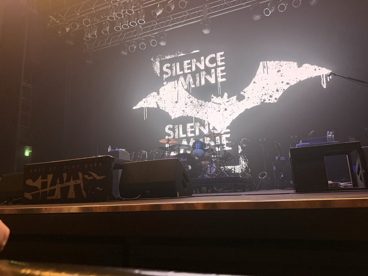 hyde666_Can's tweet photo. 久々のSiM
3〜4年ぶりの最前で死んだ
しょへさんヤバすぎ
終始ニヤニヤしてたわ絶対 https://t.co/Hn3VdthiqH