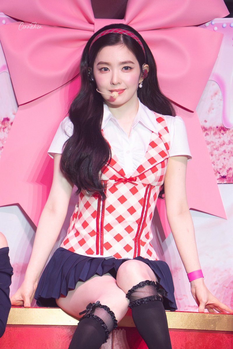 Cinnamon_0v0's tweet photo. 260802 A Day in Red &amp; Velvet Day3

#IRENE #아이린 https://t.co/yM7jExn6cR